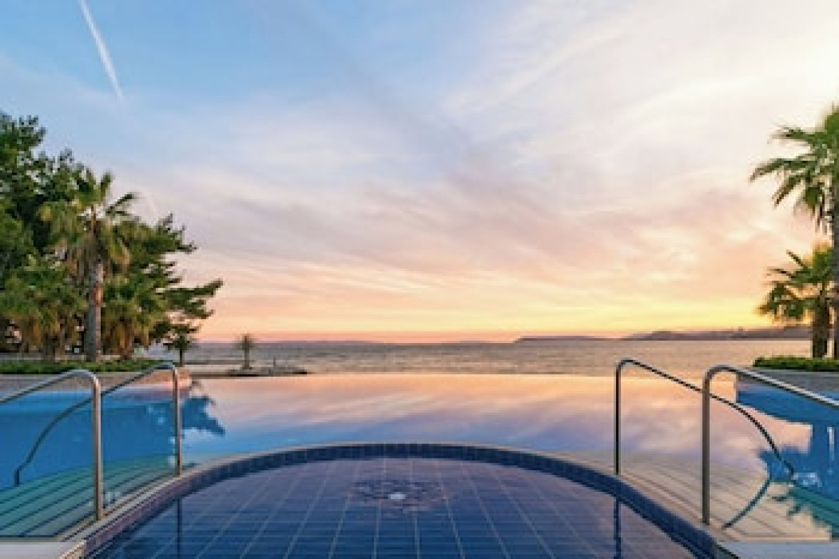 LE MERIDIEN LAV SPLIT