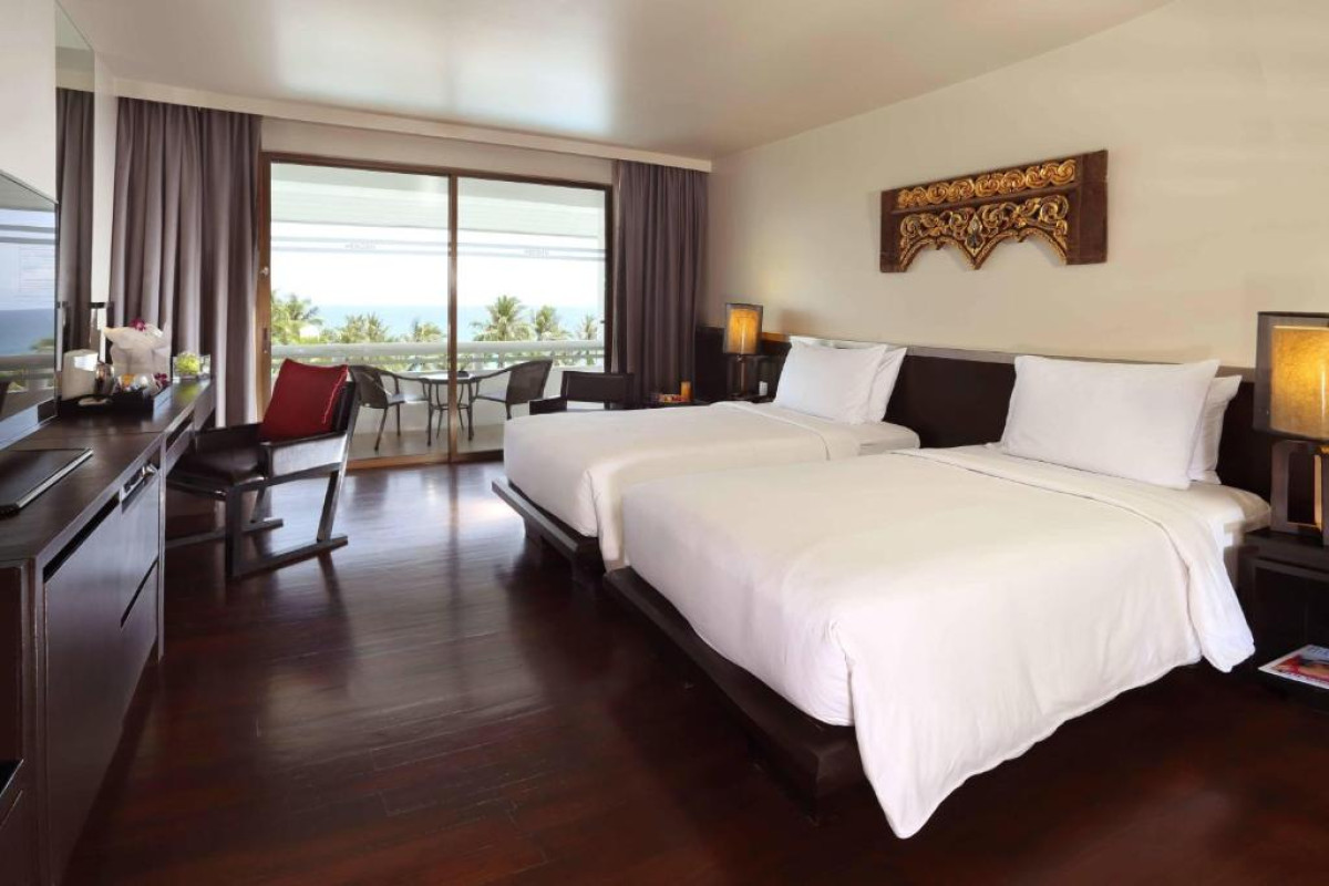 Le Meridien Phuket Beach Resort