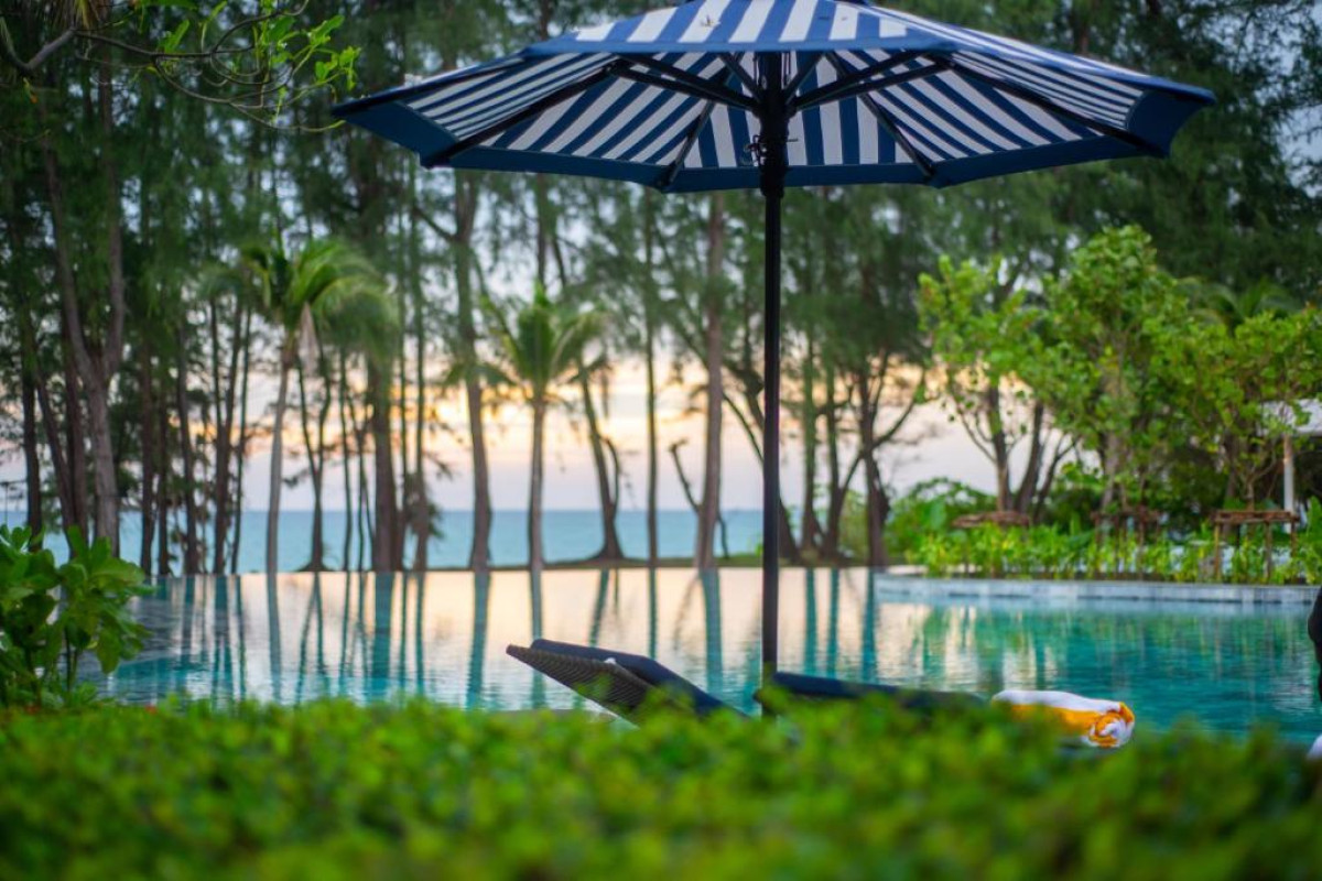 Le Méridien Phuket Mai Khao Beach Resort