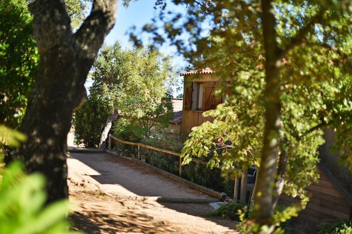 Les Bungalows Du Maquis