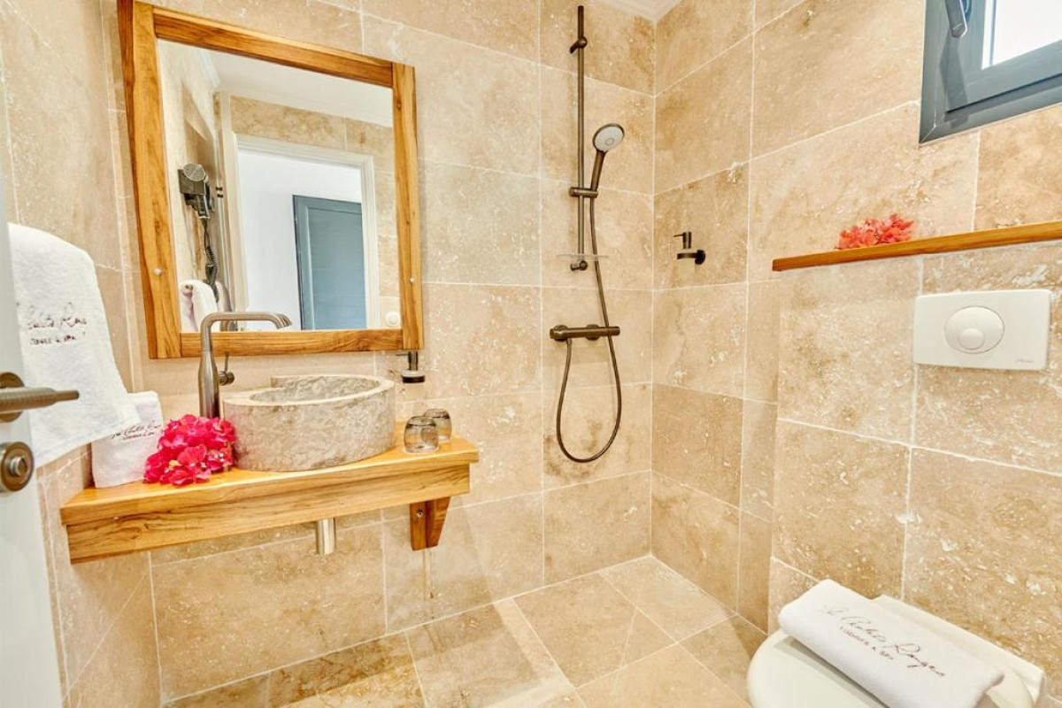 LES GALETS ROUGES LODGES & SPA