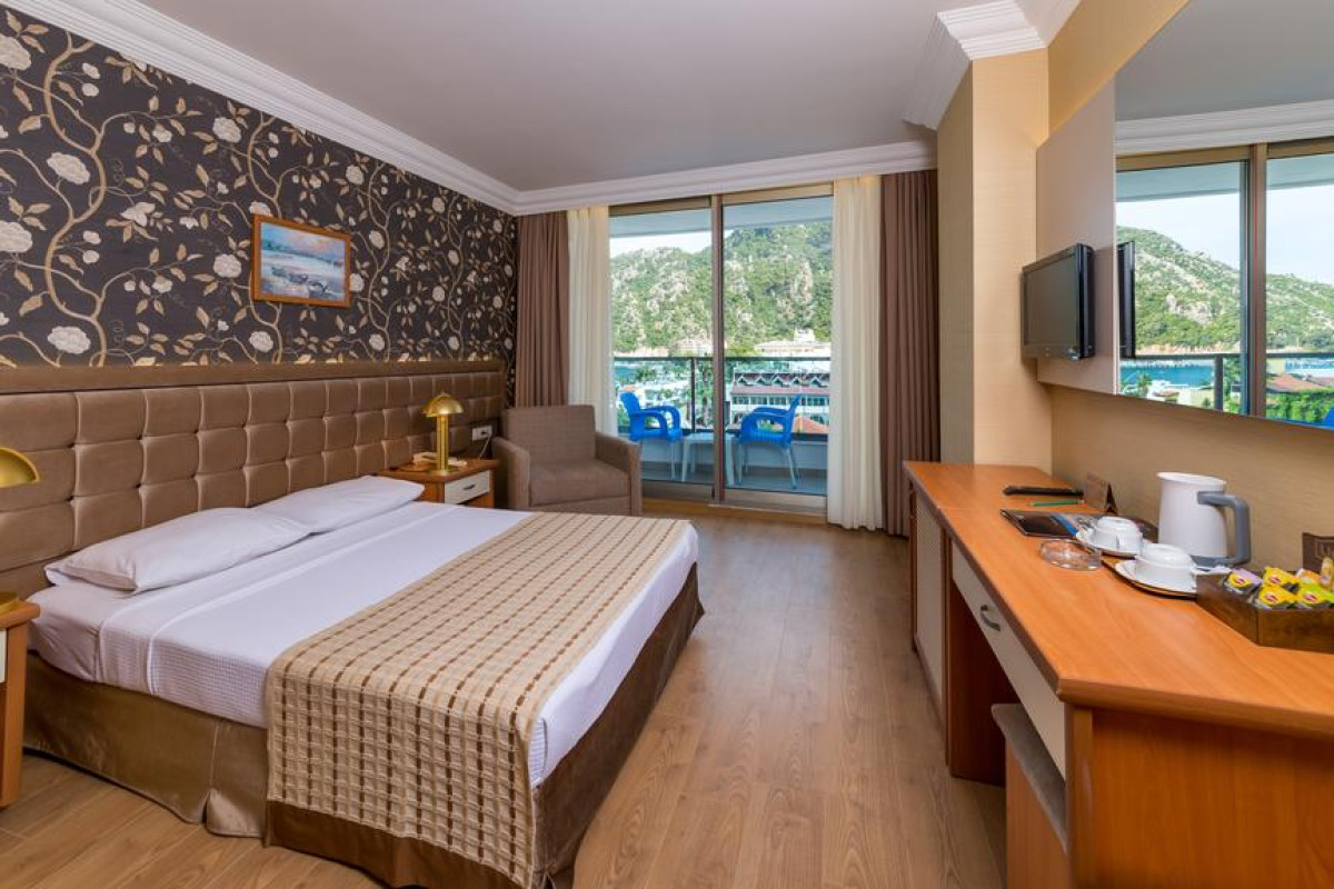 LETOILE HOTEL