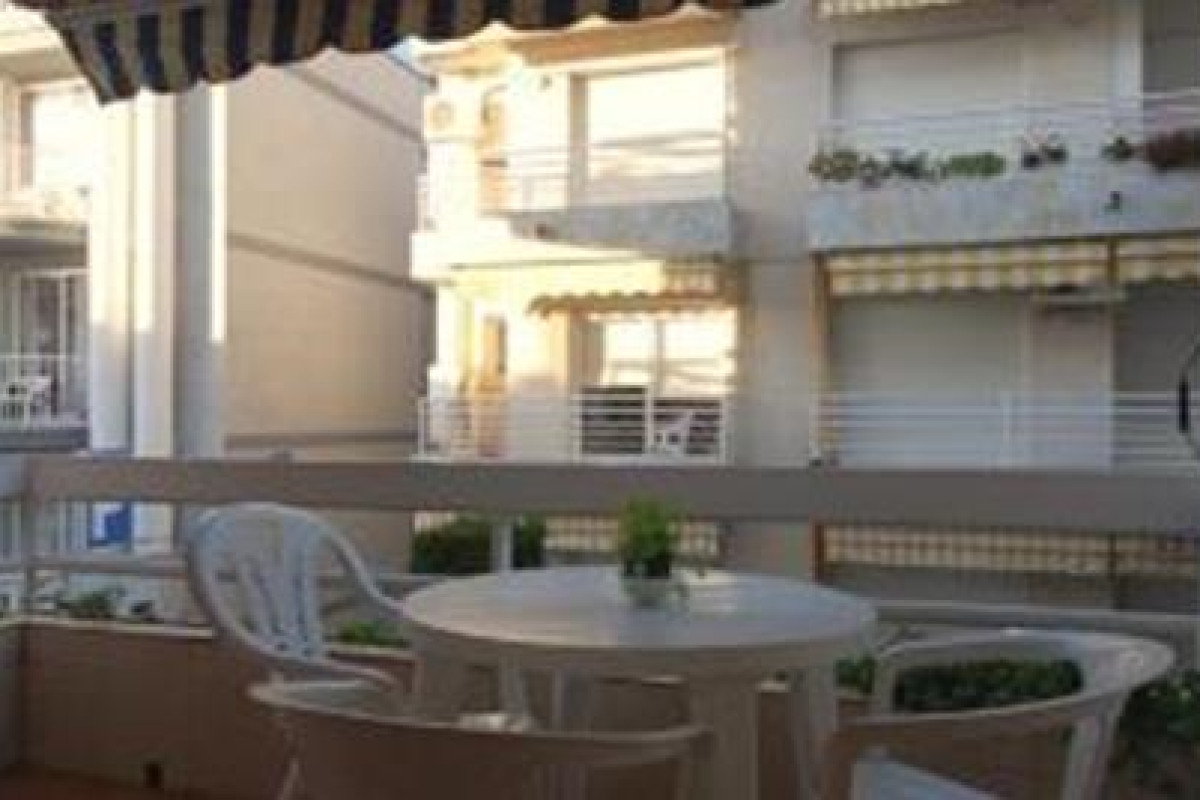 Lets Holidays APARTMENT POOL TERRACE TOSSA DE MAR