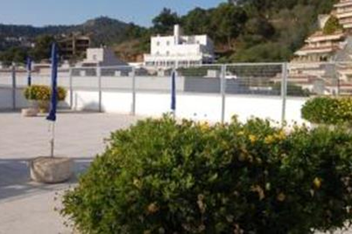 Lets Holidays APARTMENT POOL TERRACE TOSSA DE MAR