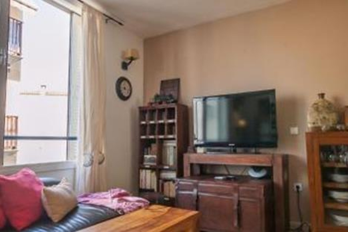 Lets Holidays Big terrace house with parking