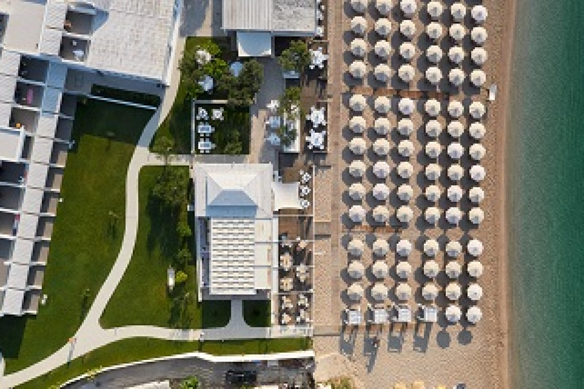 LICHNOS BEACH HOTEL  SUITES