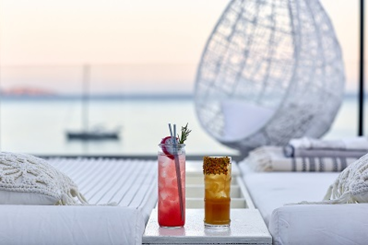 LICHNOS BEACH HOTEL  SUITES
