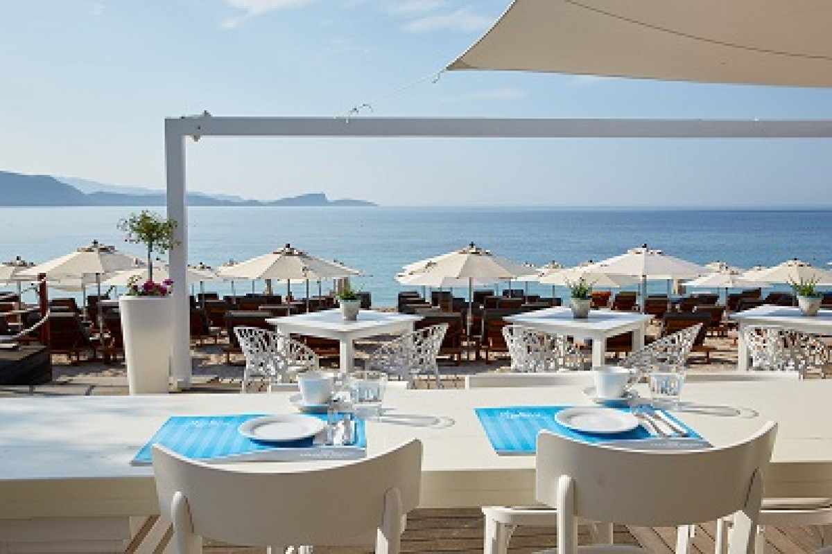 LICHNOS BEACH HOTEL  SUITES