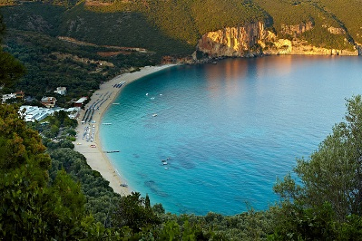 LICHNOS BEACH HOTEL  SUITES