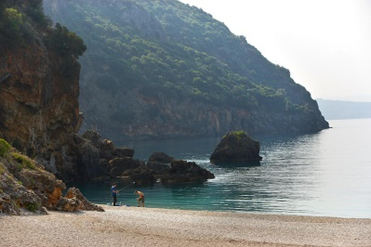LICHNOS BEACH HOTEL  SUITES