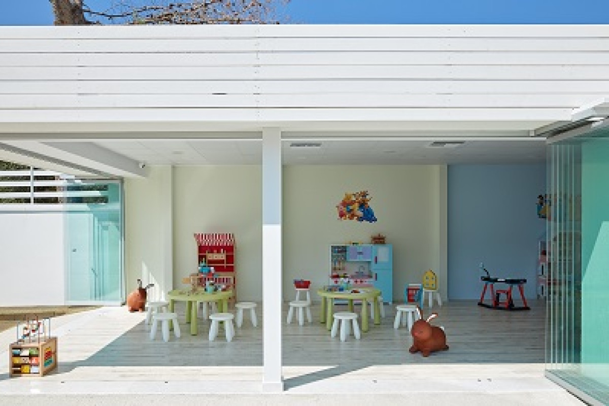 LICHNOS BEACH HOTEL  SUITES