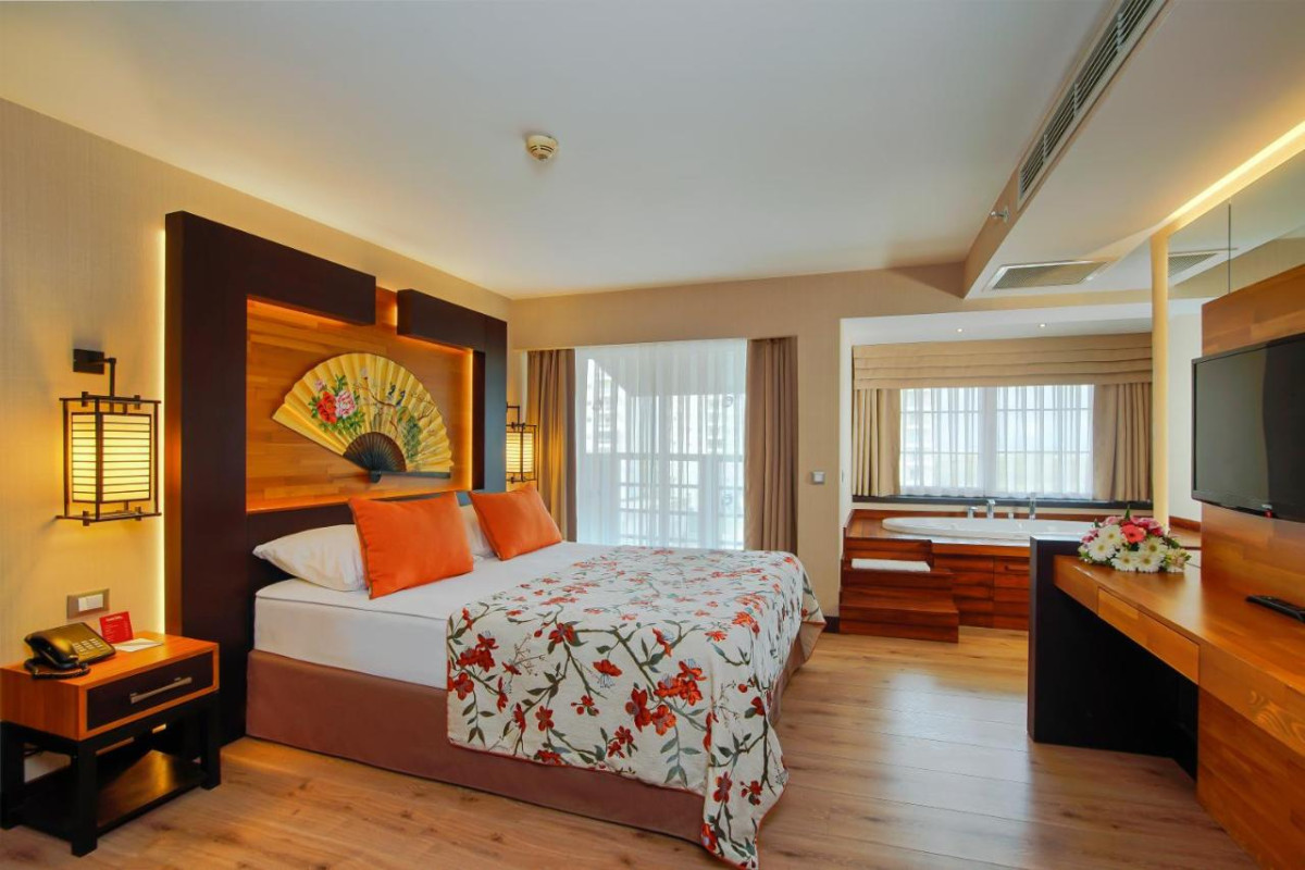 LIMAK LARA DE LUXE HOTEL
