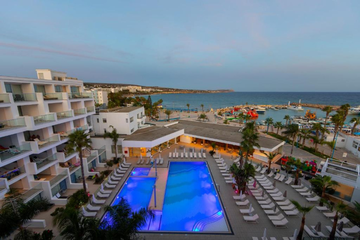Limanaki Beach Hotel & Suites