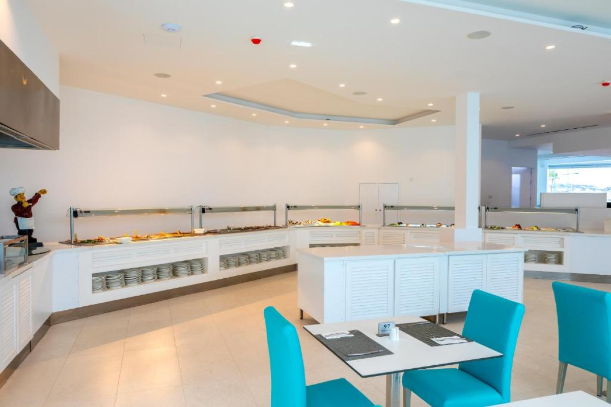 Limanaki Beach Hotel & Suites
