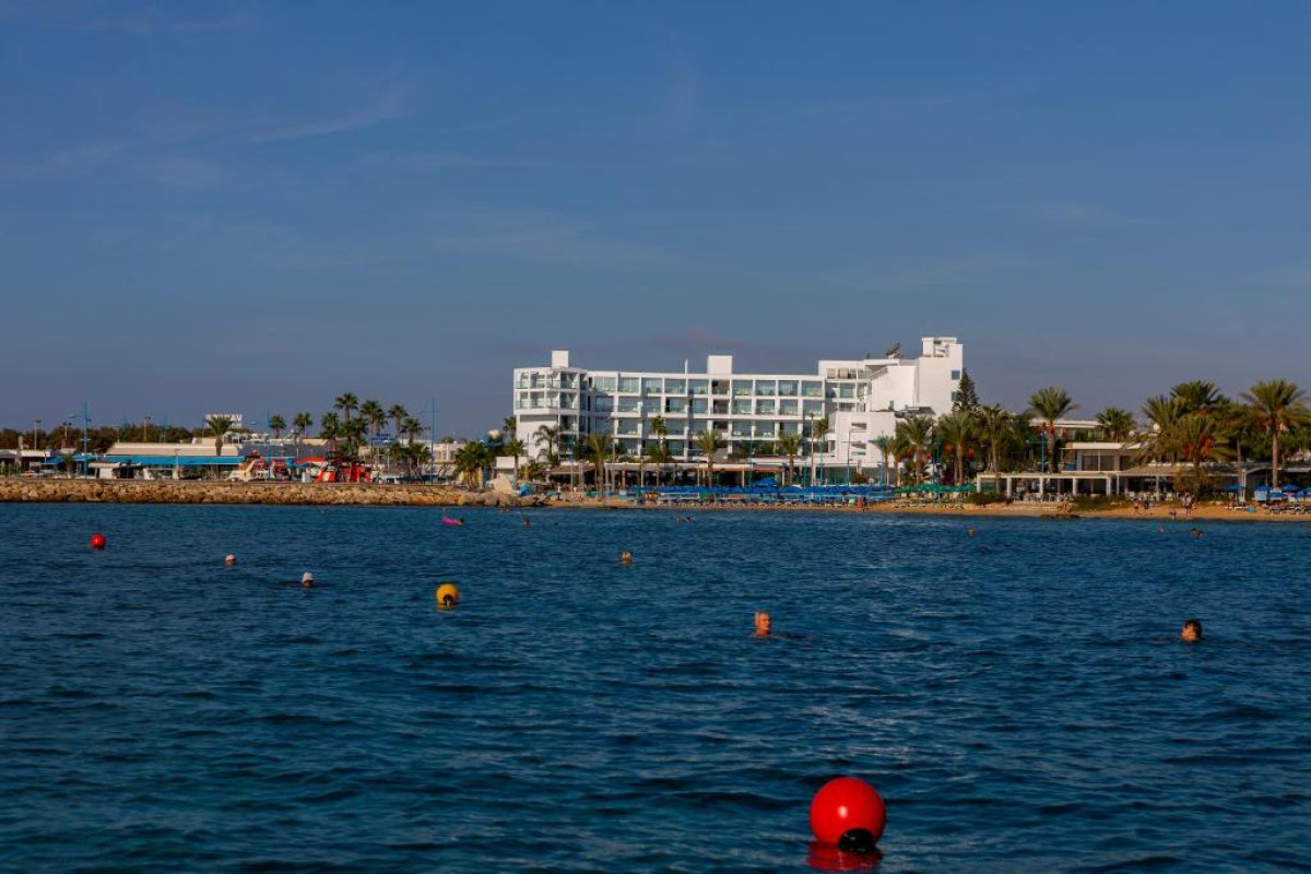 Limanaki Beach Hotel & Suites