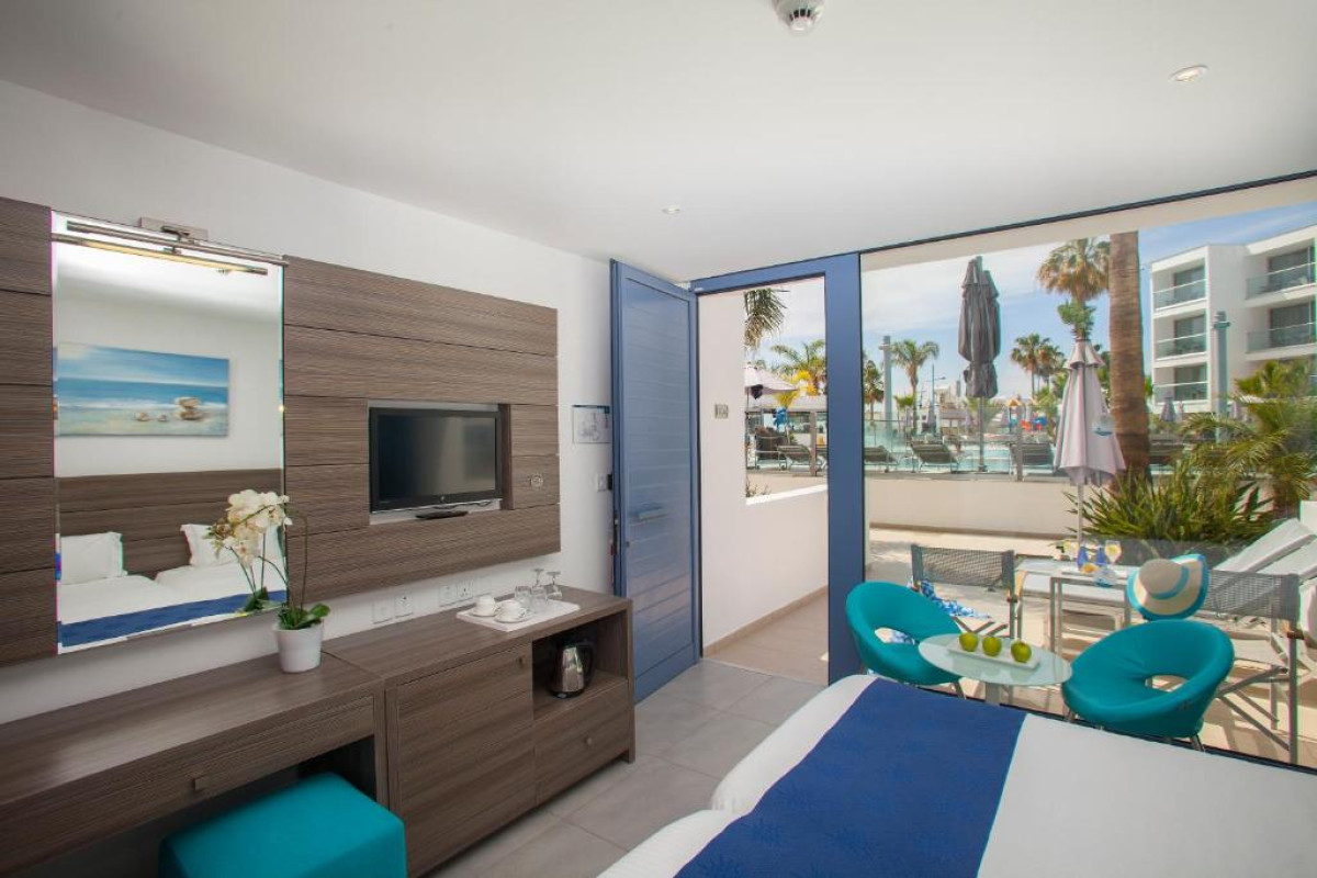 Limanaki Beach Hotel & Suites