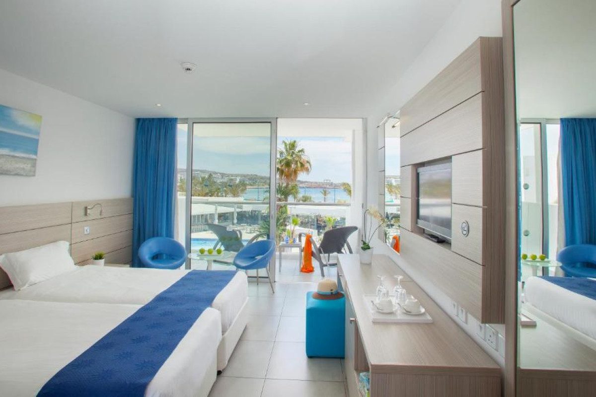 Limanaki Beach Hotel & Suites