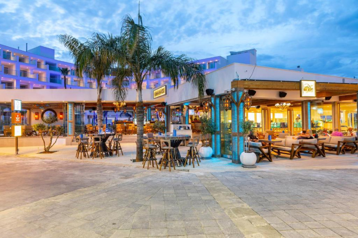 Limanaki Beach Hotel & Suites