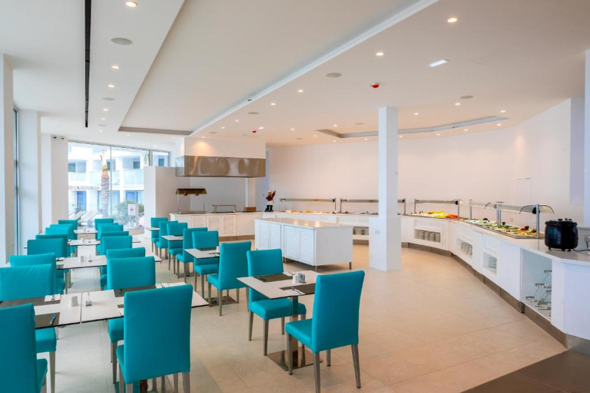 Limanaki Beach Hotel & Suites