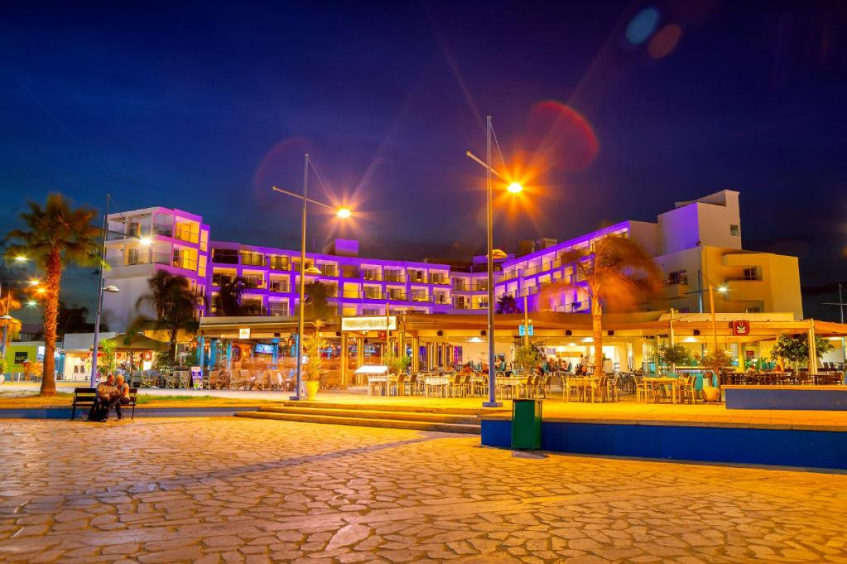 Limanaki Beach Hotel & Suites