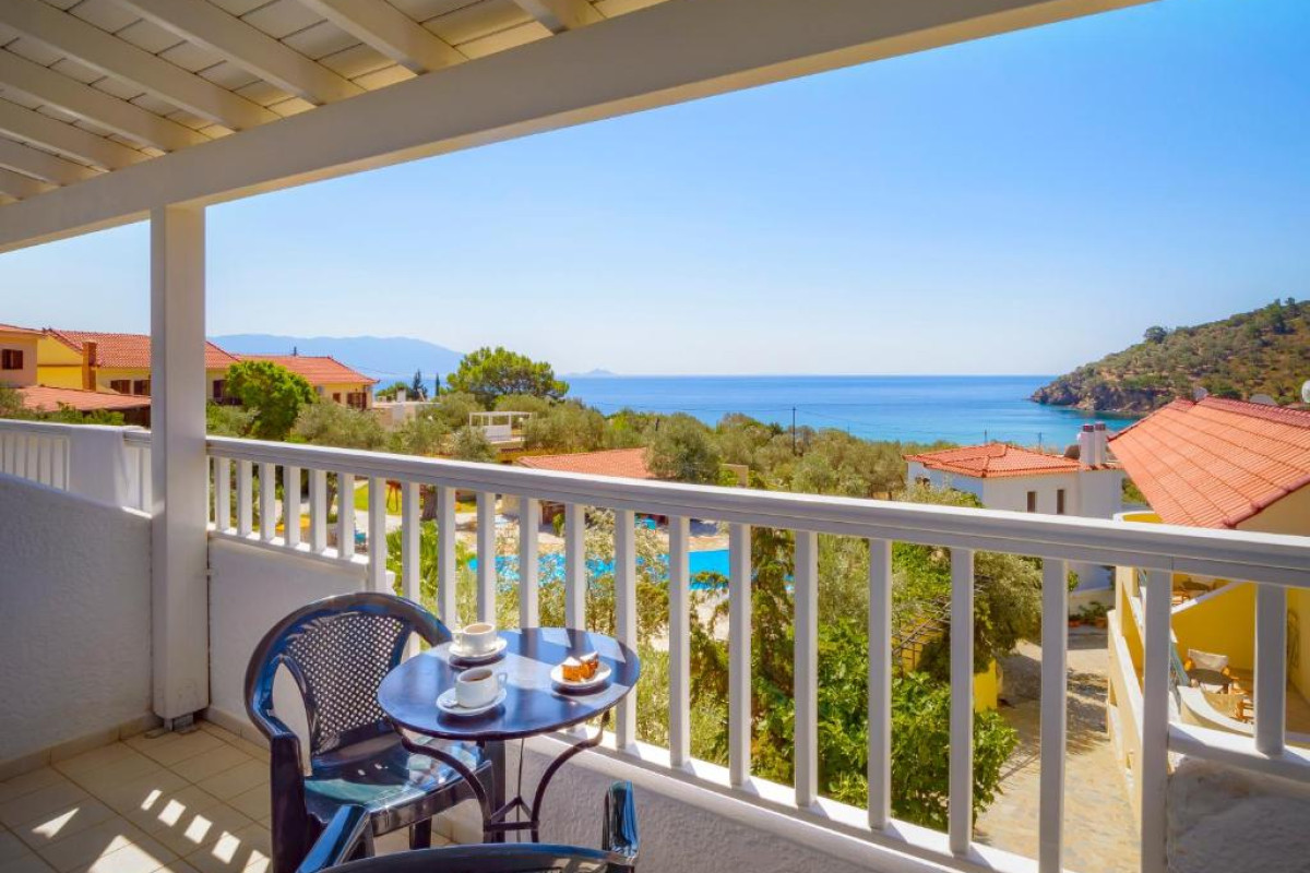 Limnionas Bay Village