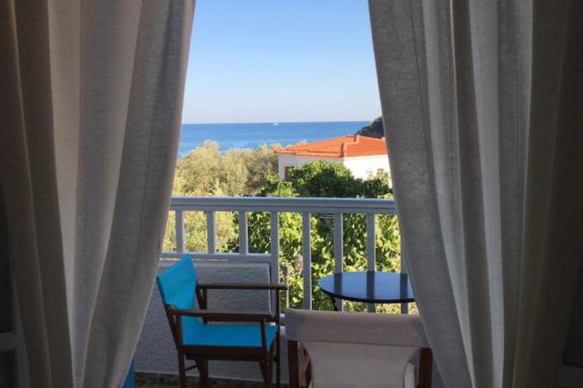 Limnionas Bay Village