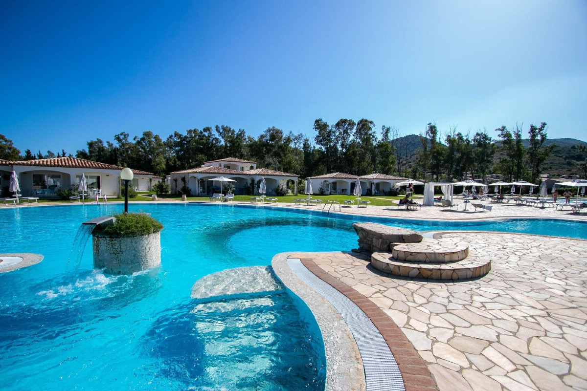 Limone Beach Resort