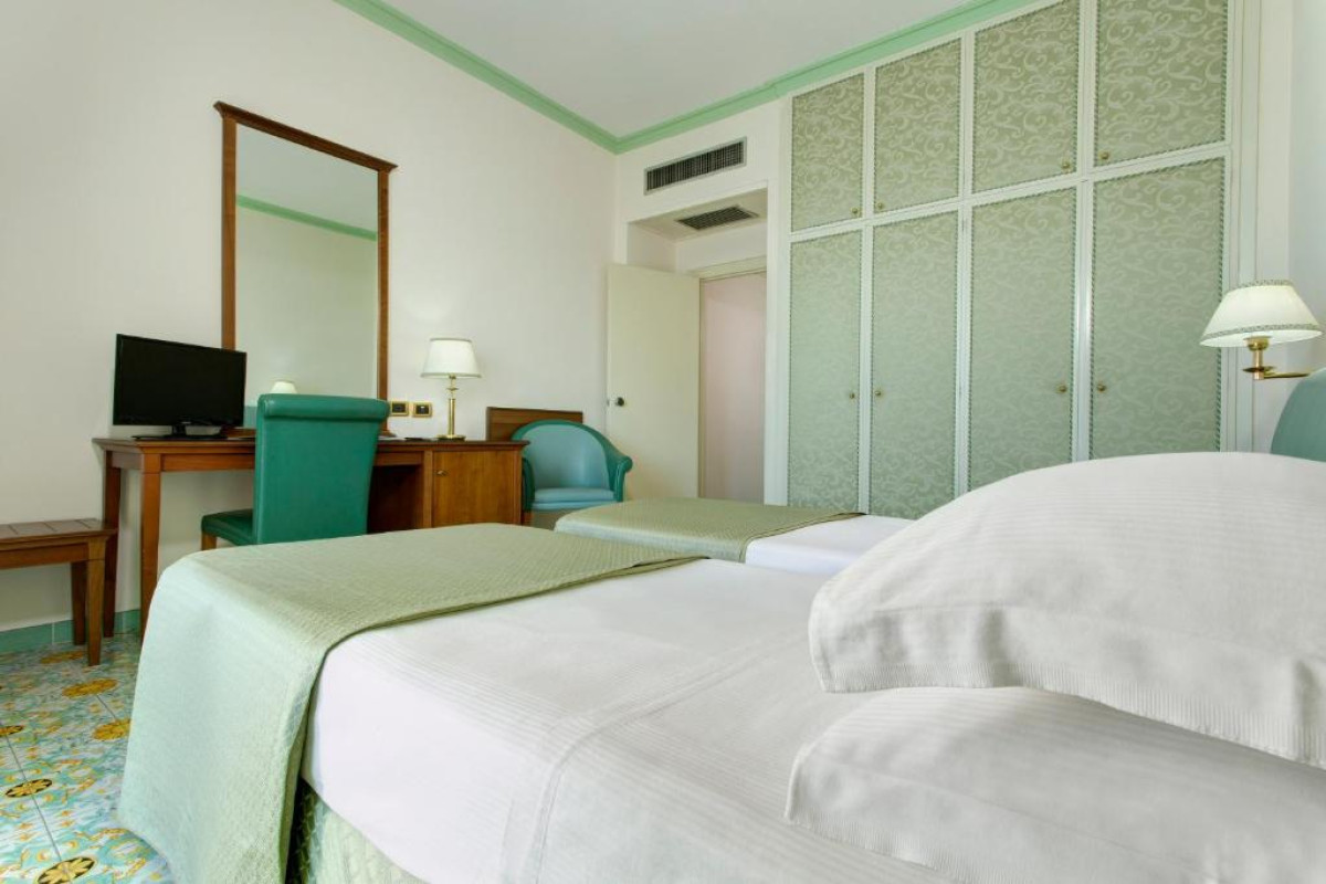 Hotel Lloyd's Baia