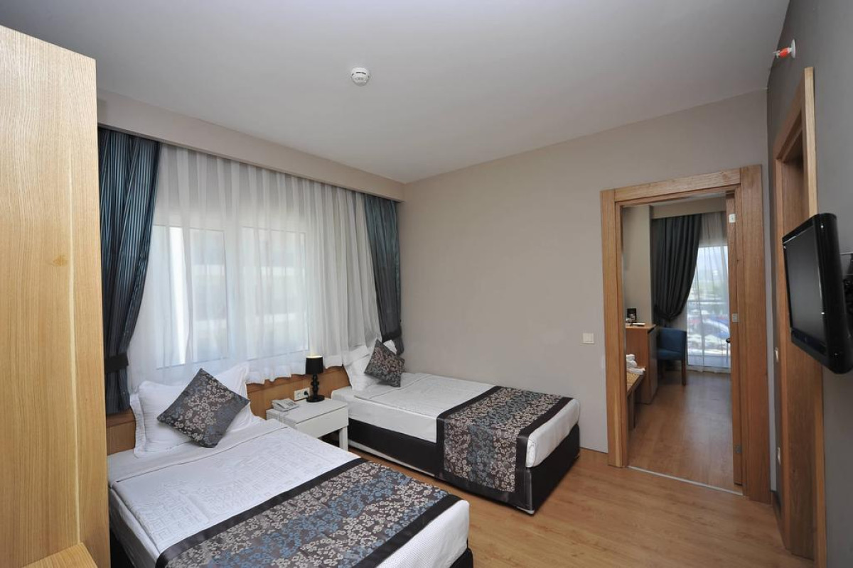 LRS LAKE RIVER SIDE HOTEL & SPA