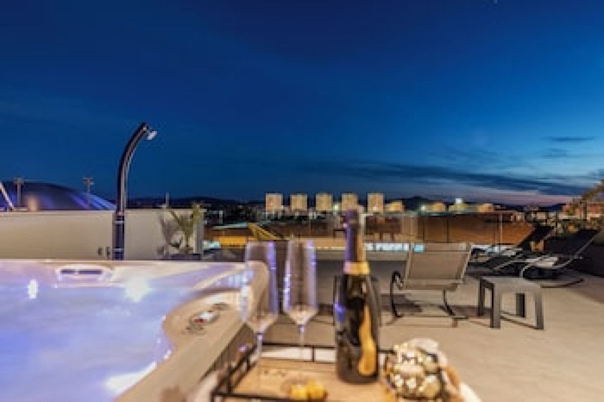 LUXURY MAJPRUZ SUITES