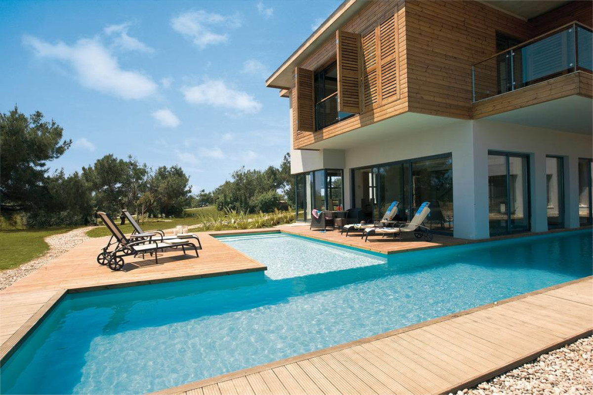 LYKIA WORLD & LINKS GOLF
