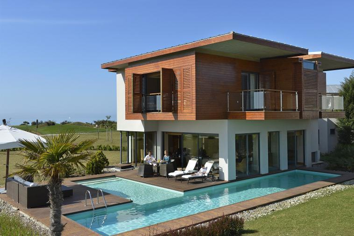 LYKIA WORLD LINKS & GOLF