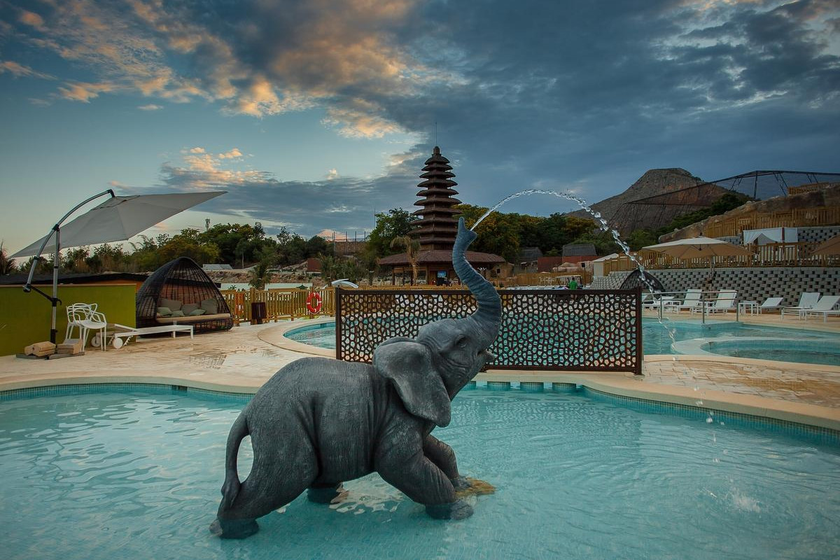 Magic Natura Animal, Waterpark Polynesian Lodge Resort