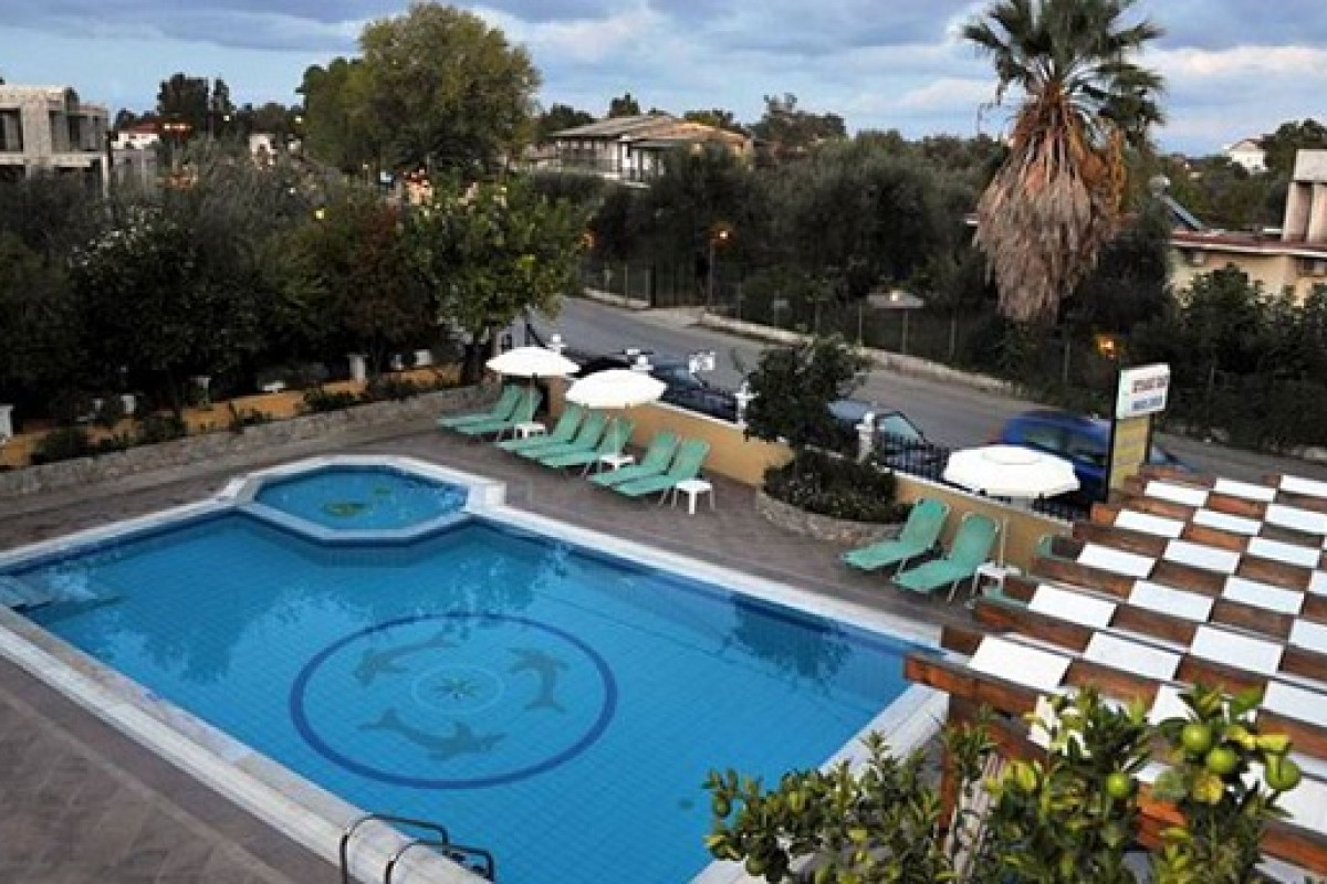 MAKIS STUDIOS AND APARTMENTS