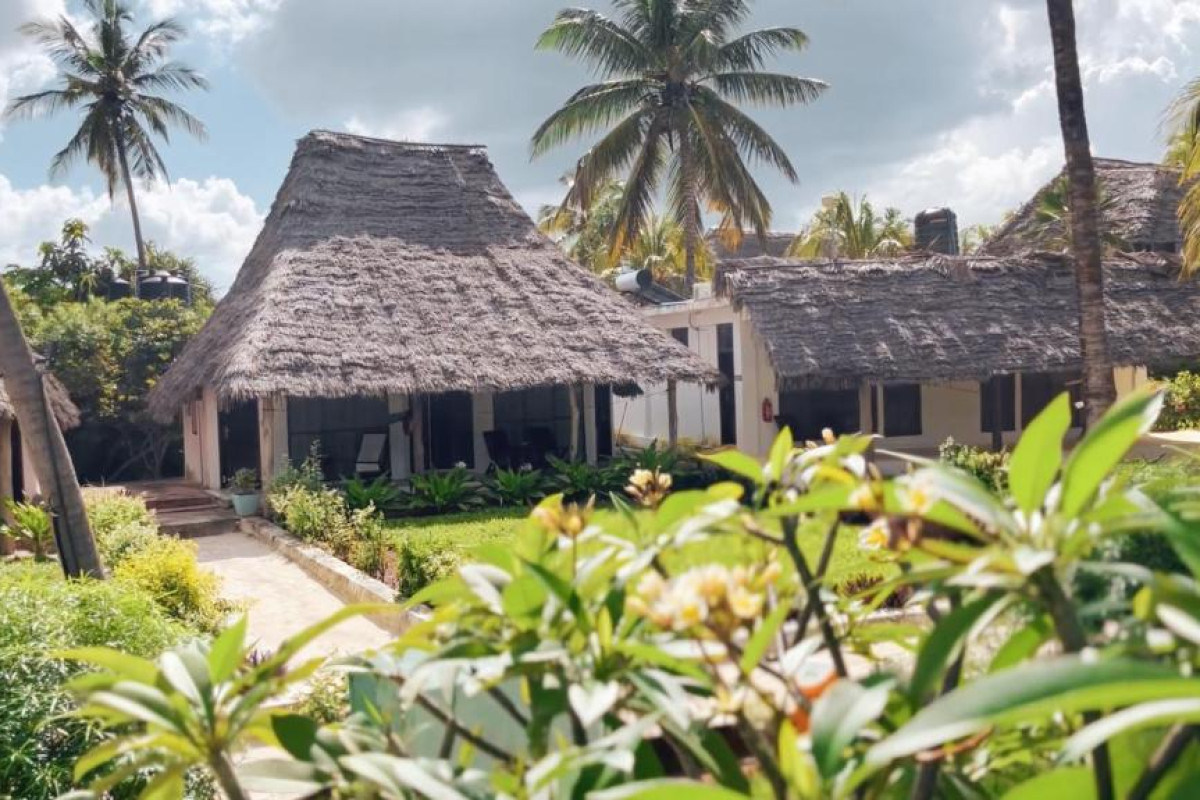 Mambo Beach Villas