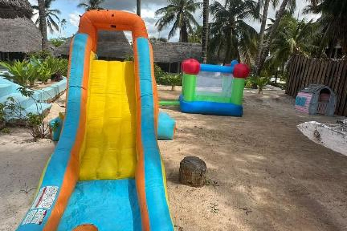 Mambo Beach Villas