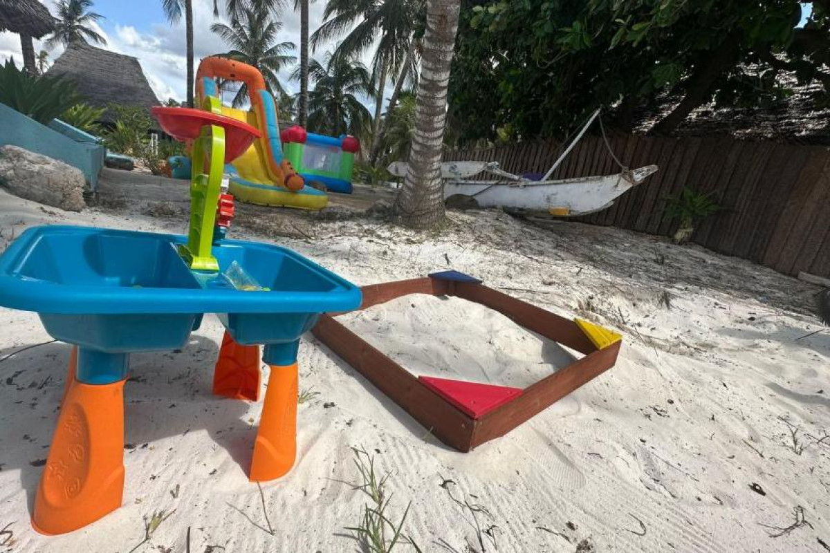 Mambo Beach Villas