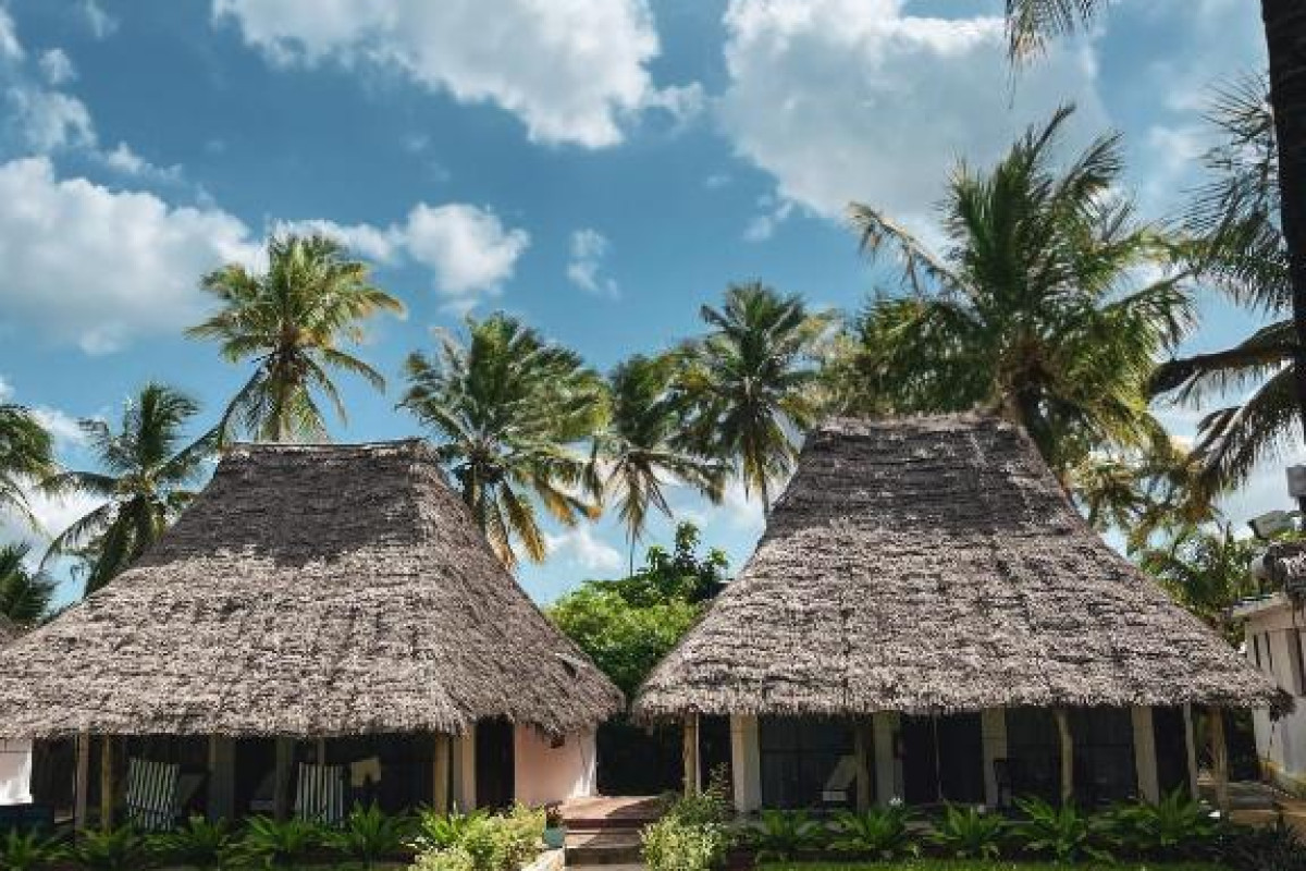 Mambo Beach Villas