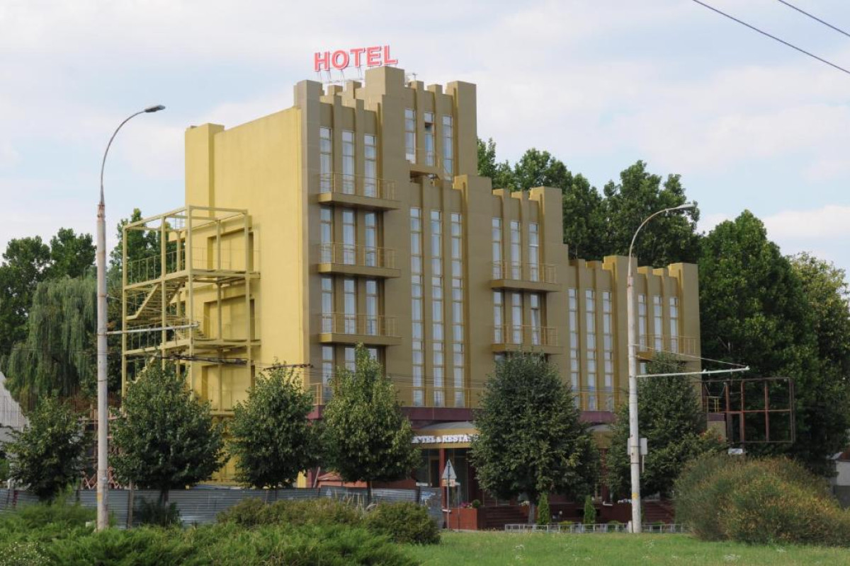 Manhattan Hotel & Restaurant