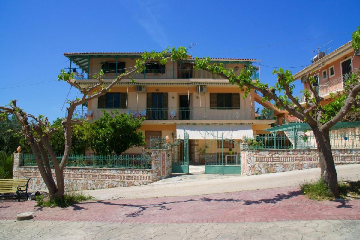 Maria Apartments Lourdata