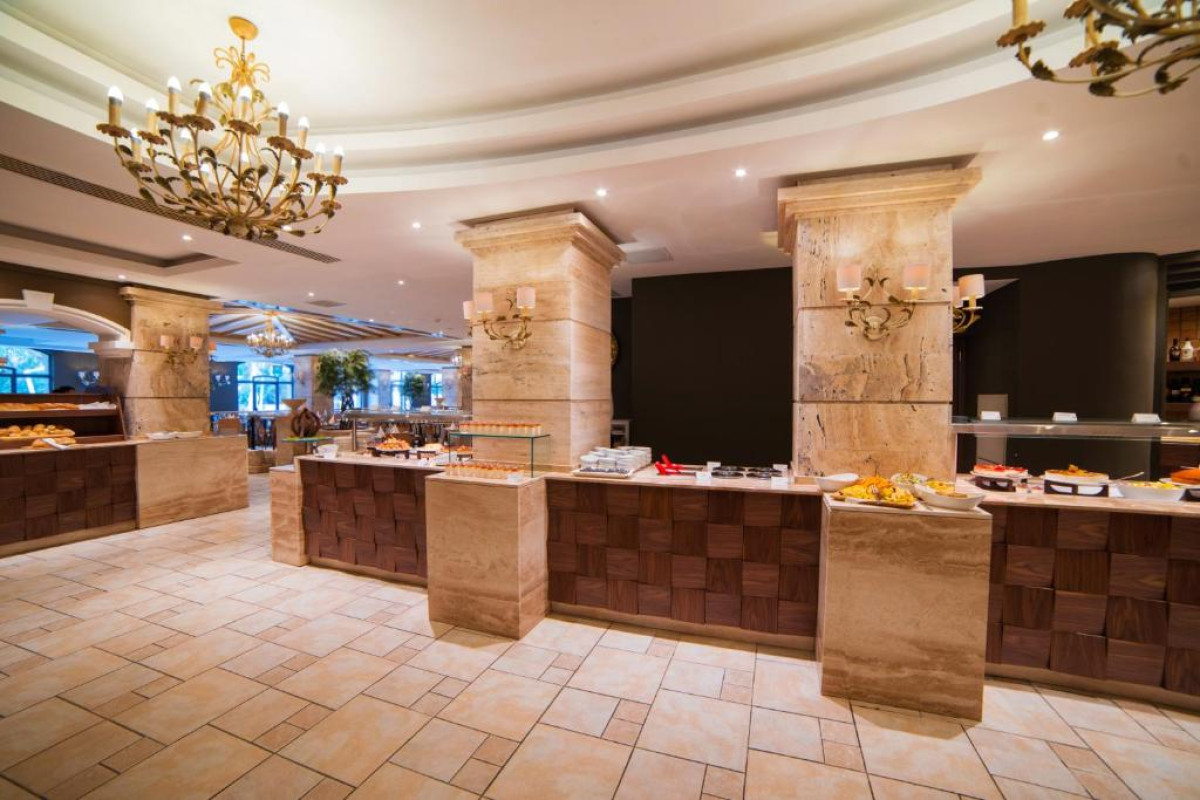 Maritim Antonine Hotel & Spa