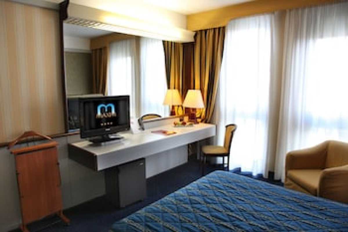 HOTEL MAXIM