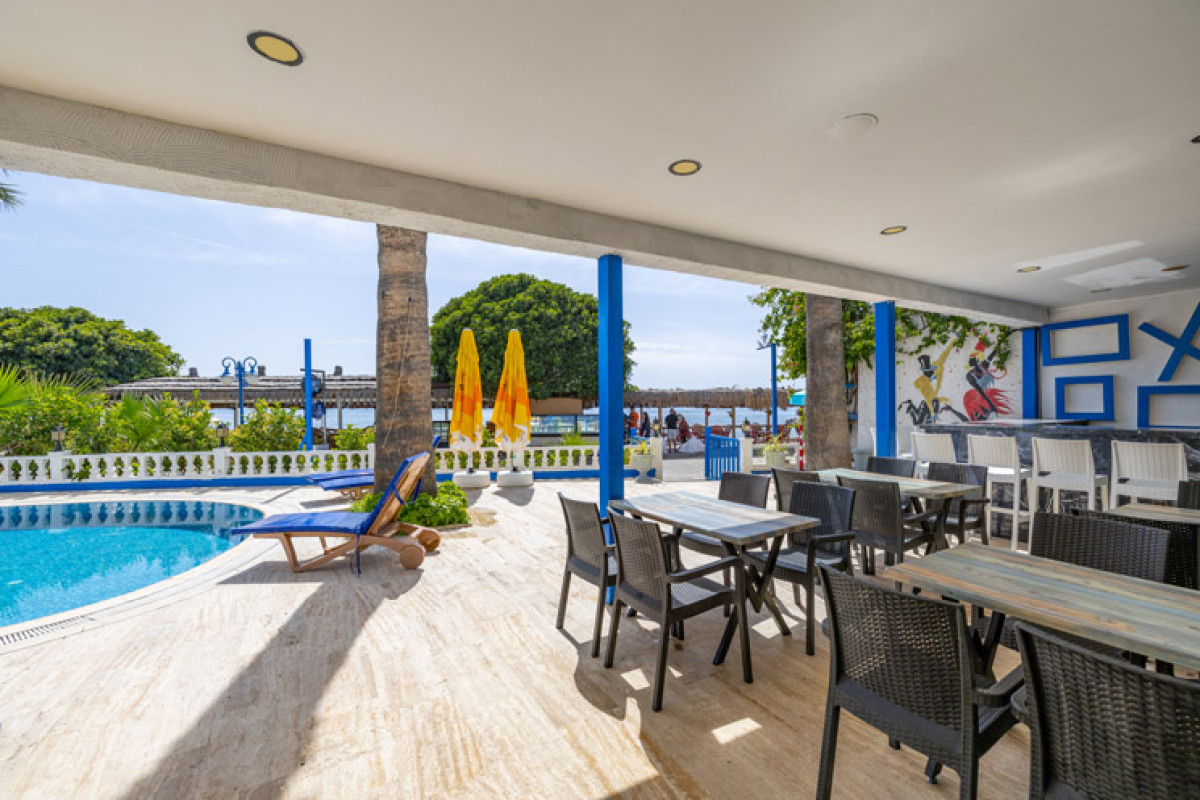 MaxSea Beach Hotel