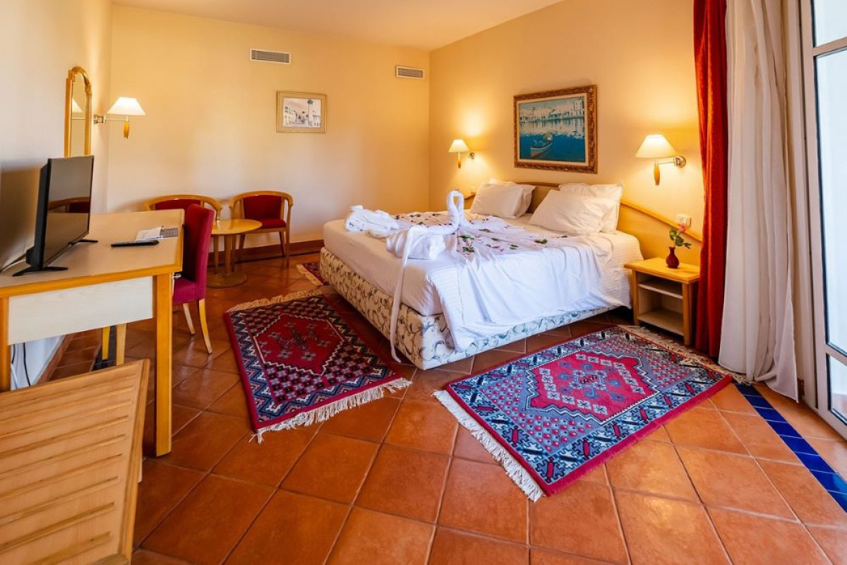 MEDINA BELISAIRE & THALASSO