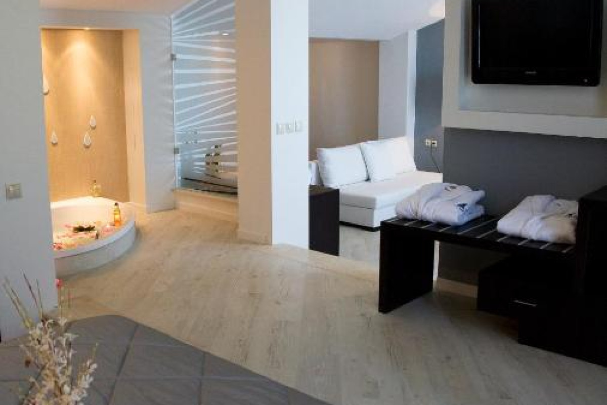 MEDITERRANEAN BEACH RESORT - LAGANAS