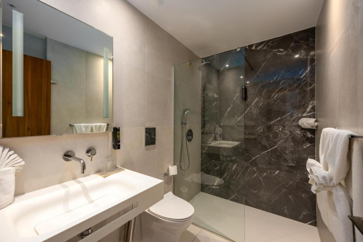 Melpo Antia Hotel & Suites
