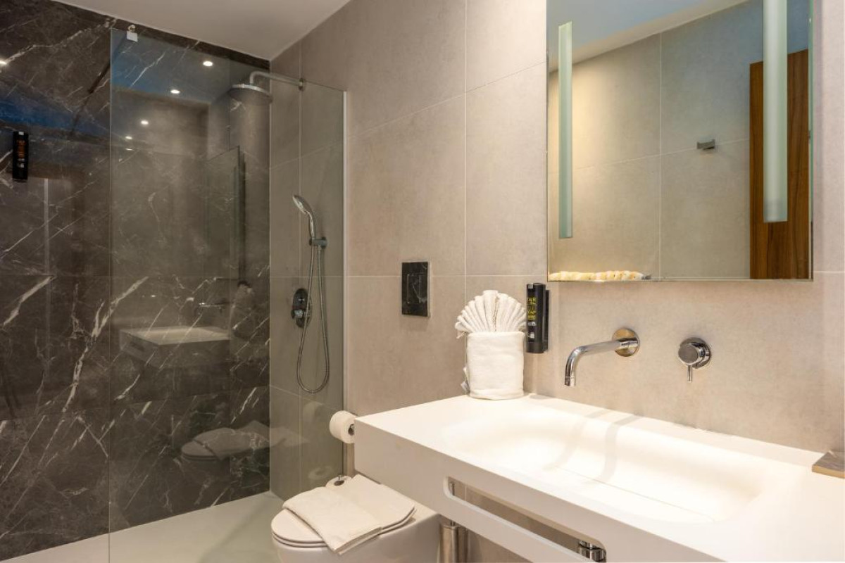 Melpo Antia Hotel & Suites