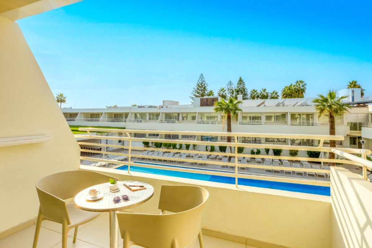 Melpo Antia Hotel & Suites