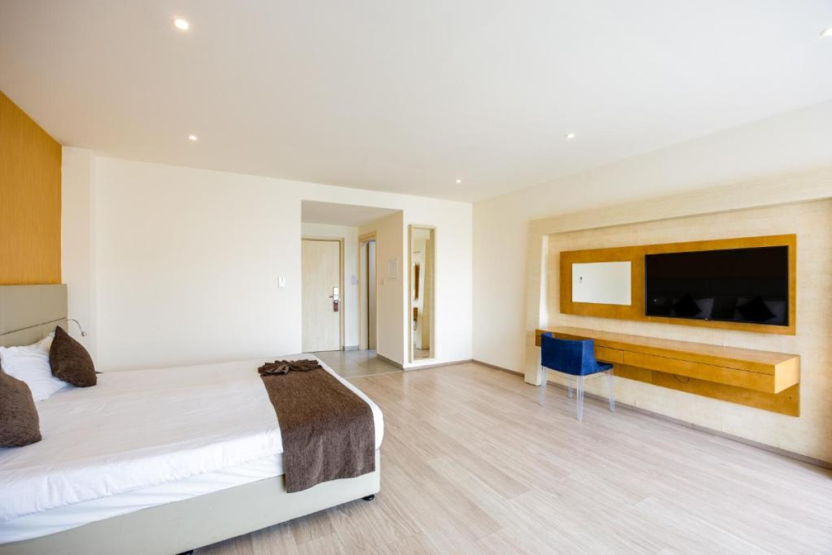 Melpo Antia Hotel & Suites