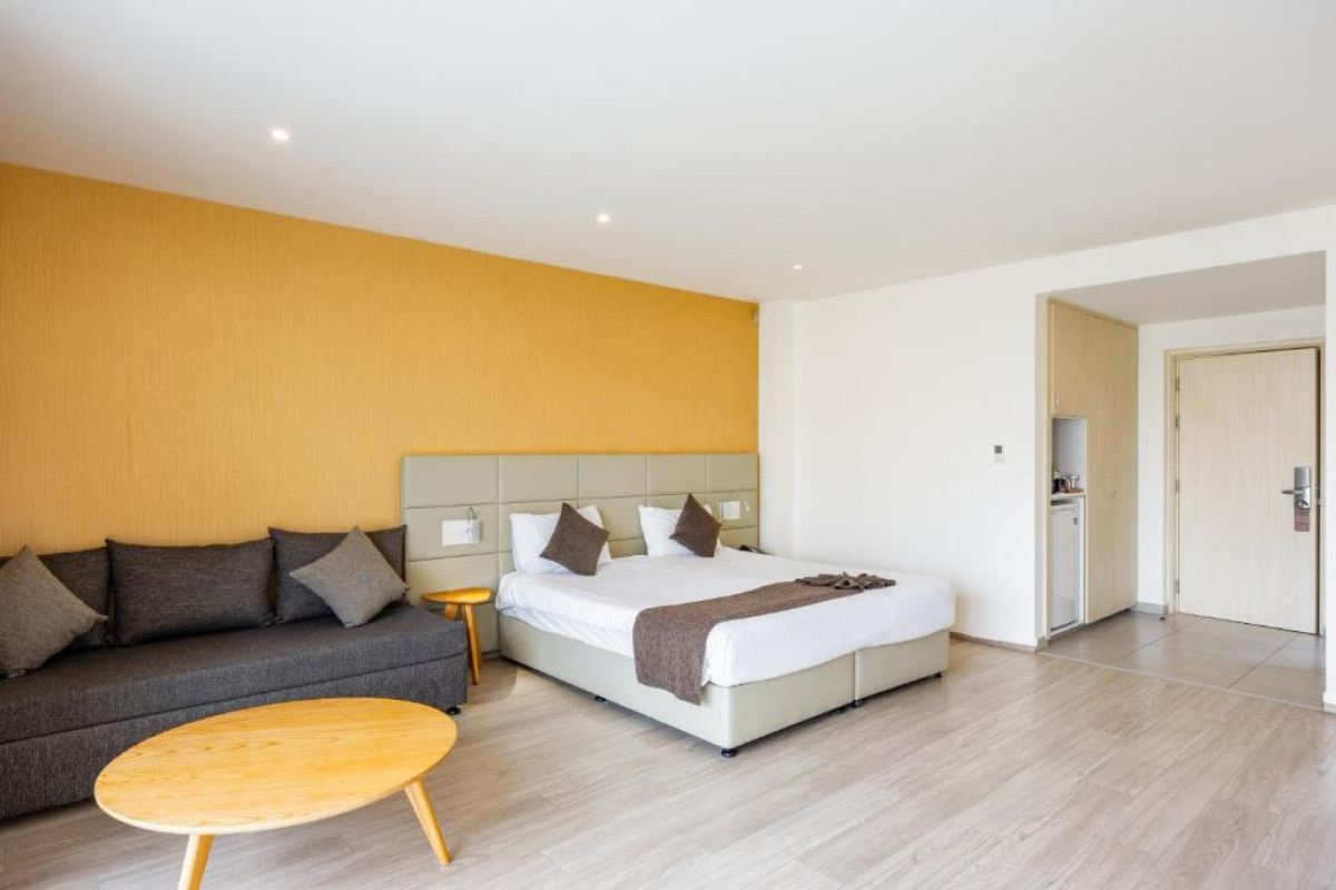 Melpo Antia Hotel & Suites